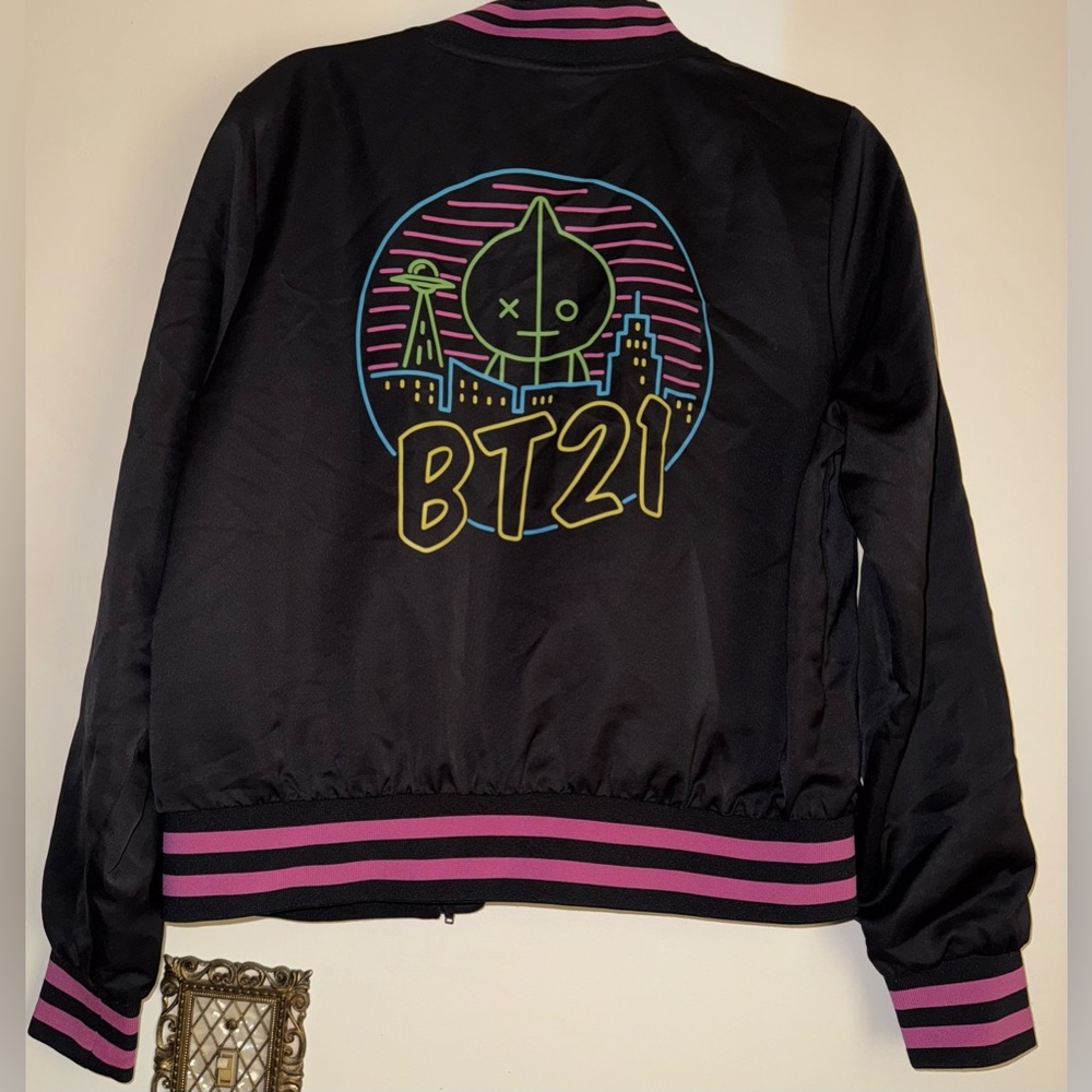 BT21 BTS Bomber Jacket Black Pink Neon Graphic Zip Up‎ Ltd Edition Medium EUC